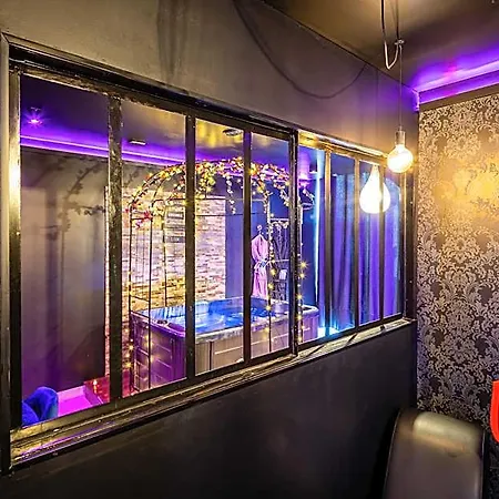 Sweet Secret's Jacuzzi Hotel Lissieu